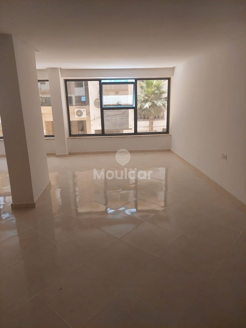 Bureau à louer au premier étage - Photo 1