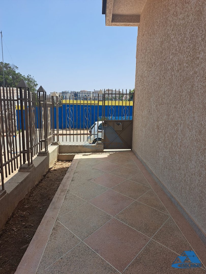 منزل للبيع مع موقف سيارات و طابقين - Photo 12