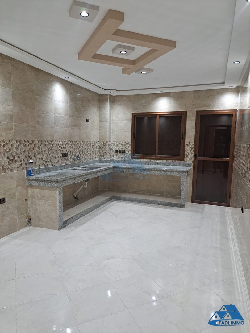 منزل للبيع مع موقف سيارات و طابقين - Photo 2