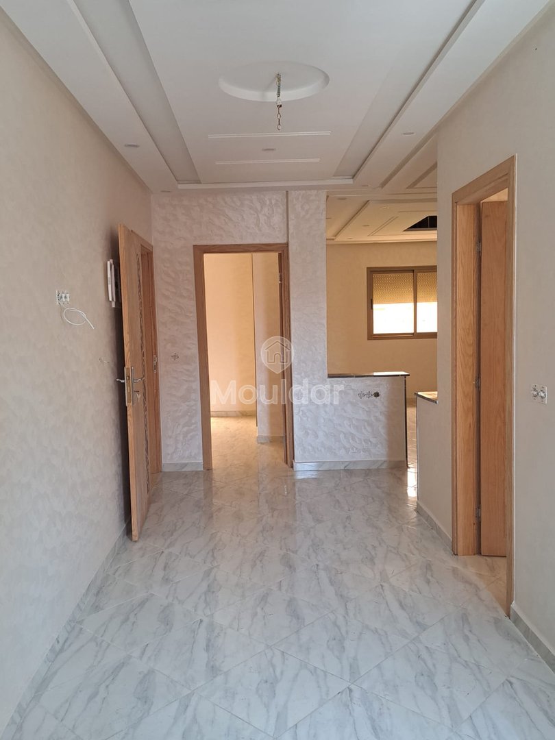 شقة جديدة للبيع مع شرفة في الطابق الأول - Photo 2