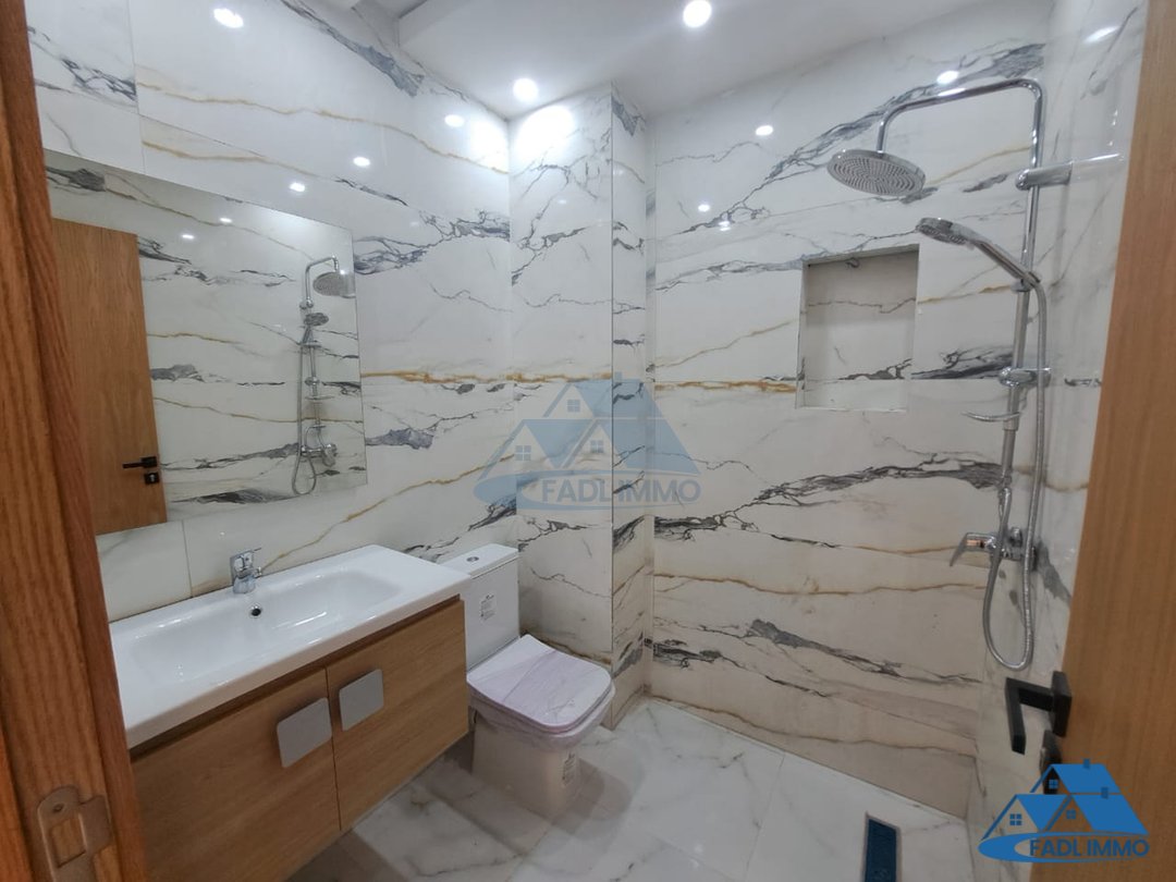 شقة للبيع في الطابق الثاني - Photo 2