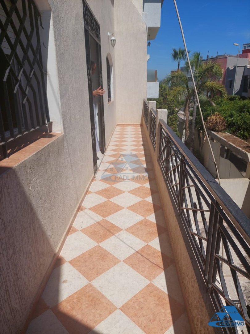 Villa en venta con terraza y tres pisos - Photo 11