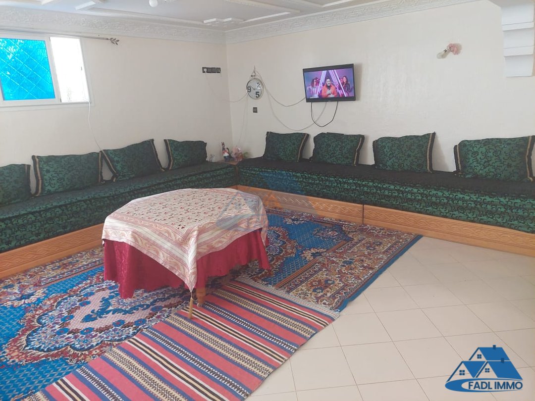 Villa en venta con terraza y tres pisos - Photo 8