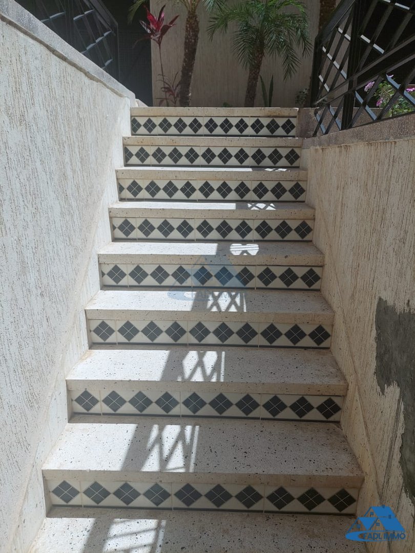 Villa en venta con terraza y tres pisos - Photo 10