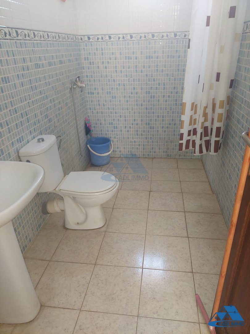 Villa en venta con terraza y tres pisos - Photo 23