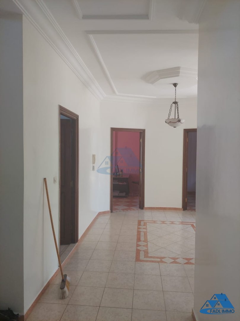 Villa en venta con terraza y tres pisos - Photo 26