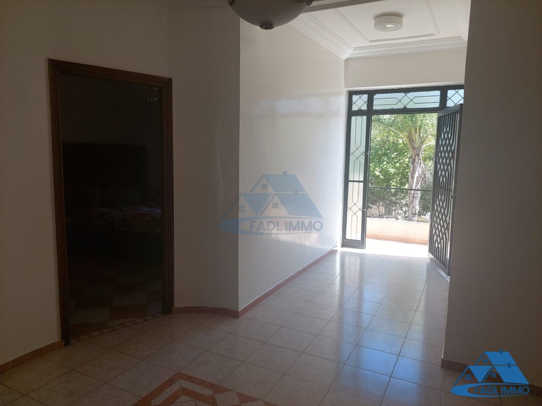 Villa en venta con terraza y tres pisos - Photo 27