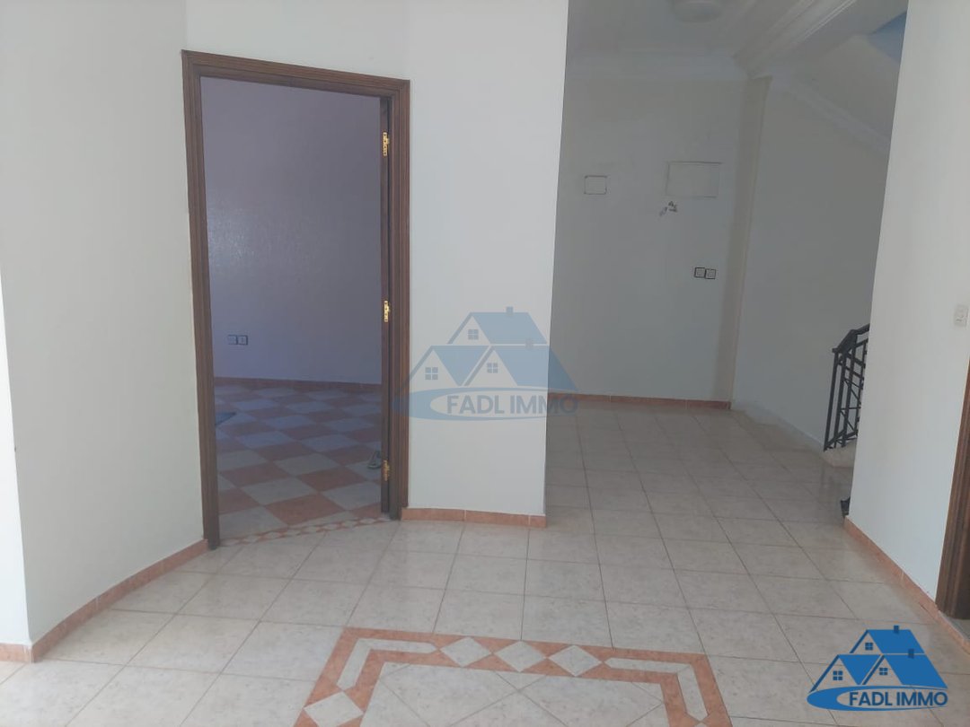 Villa en venta con terraza y tres pisos - Photo 22