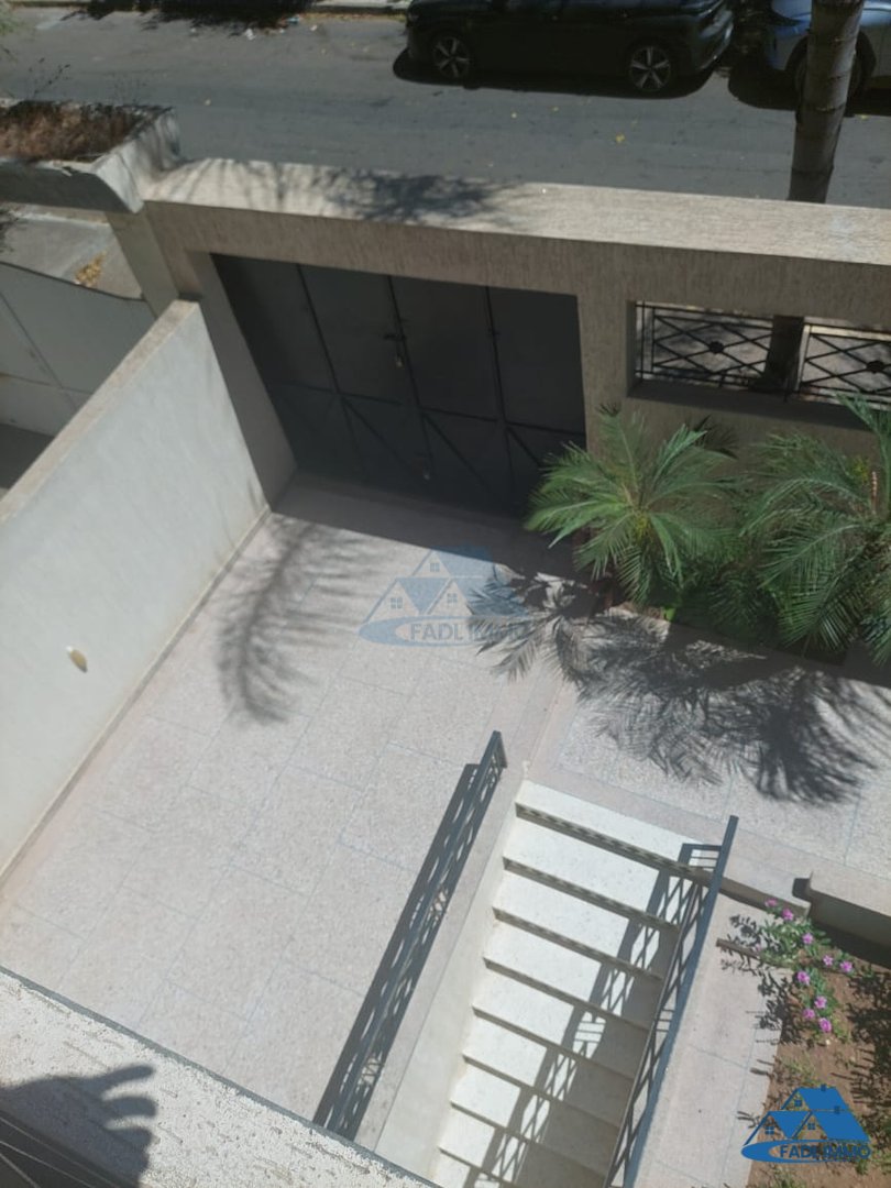 Villa en venta con terraza y tres pisos - Photo 17