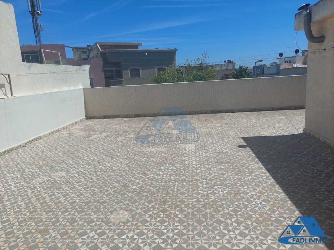 Villa en venta con terraza y tres pisos - Photo 13