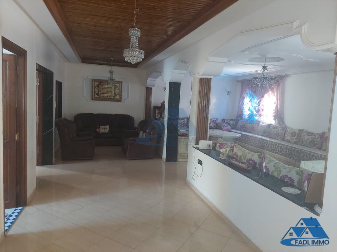 Villa en venta con terraza y tres pisos - Photo 24
