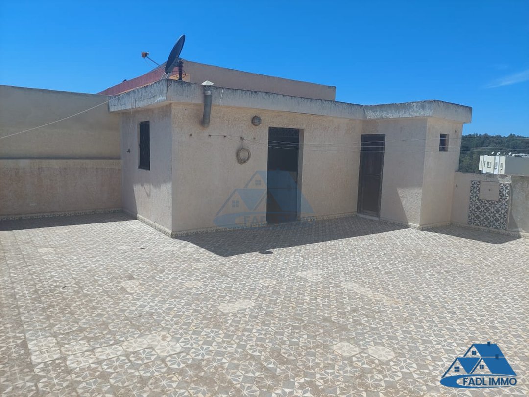 Villa en venta con terraza y tres pisos - Photo 28