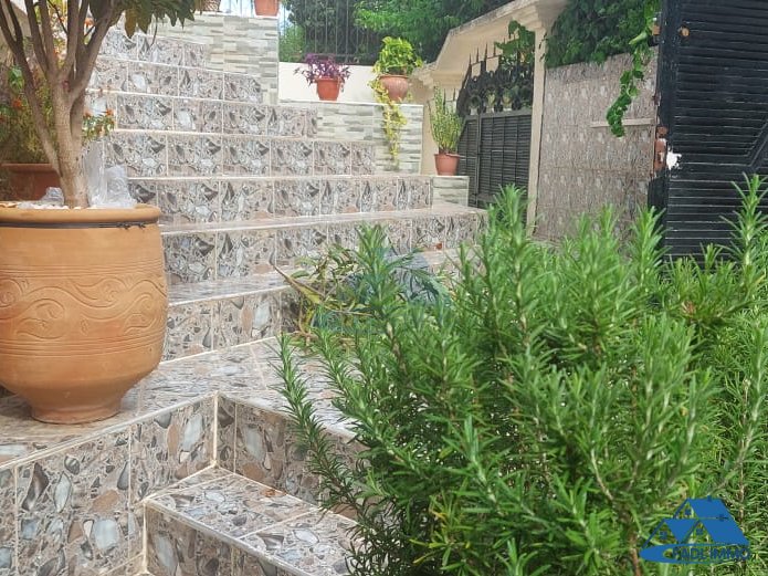 Villa en venta con terraza y dos pisos - Photo 4