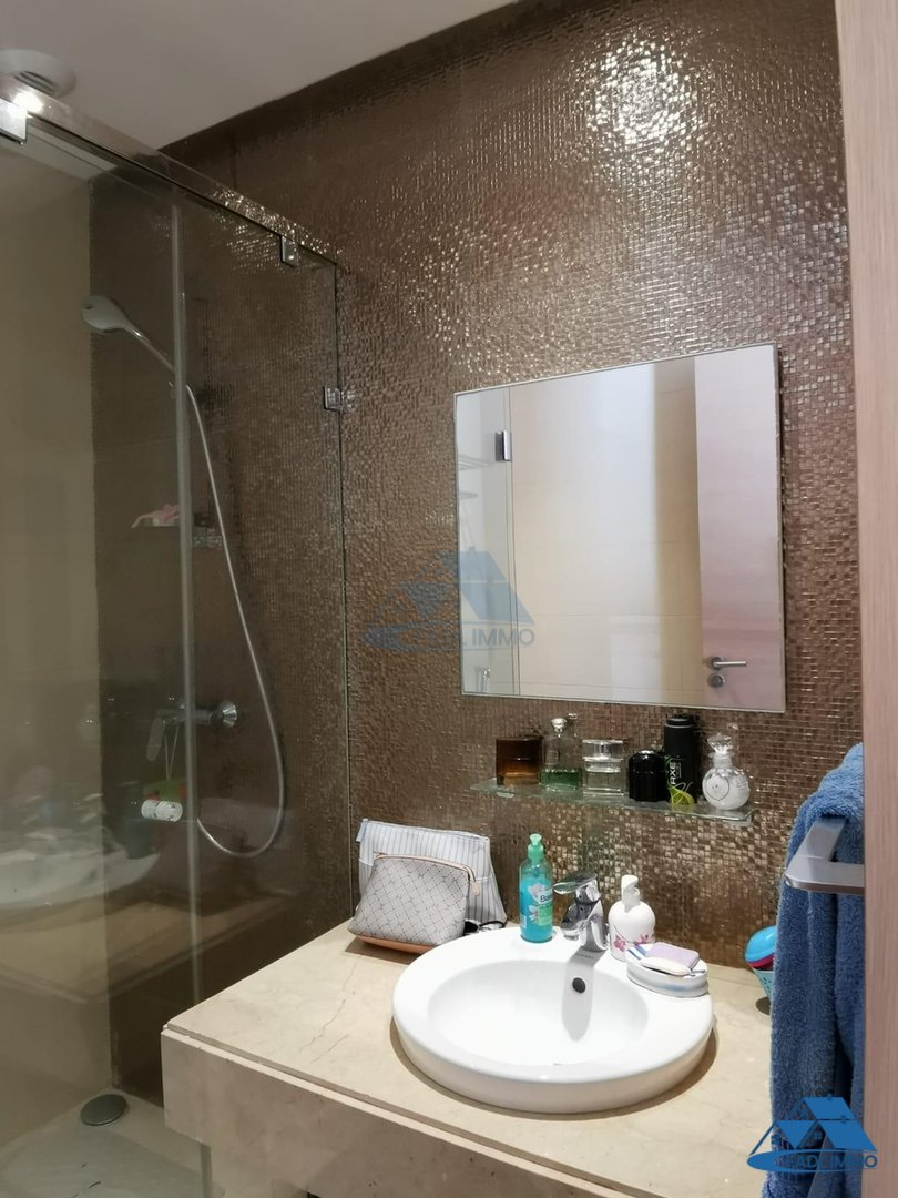 Villa à vendre avec piscine et deux étages - Photo 4