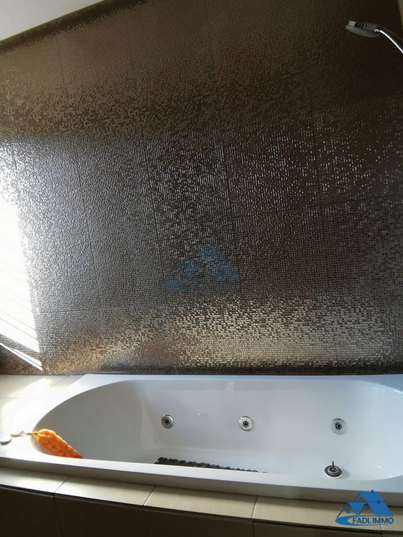 Villa à vendre avec piscine et deux étages - Photo 3