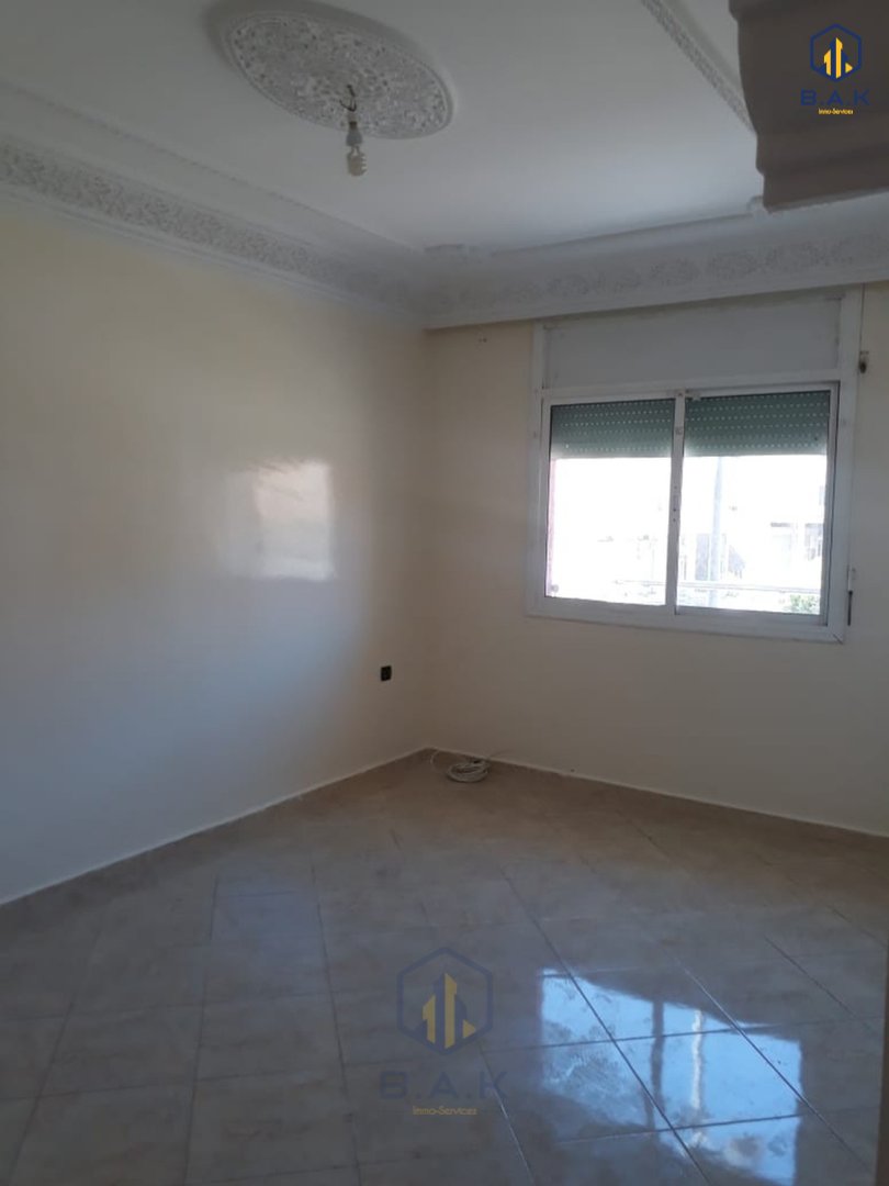 Apartamento en venta con balcón en el primer piso - Photo 1