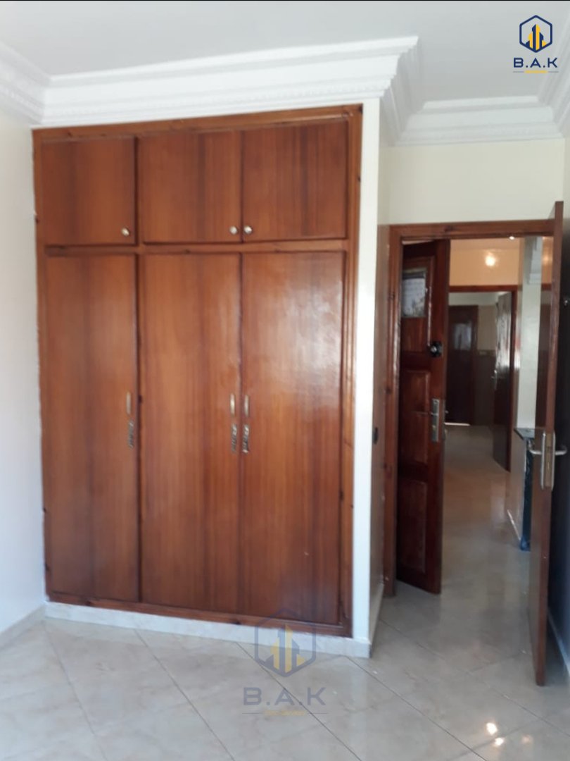 Apartamento en venta con balcón en el primer piso - Photo 5