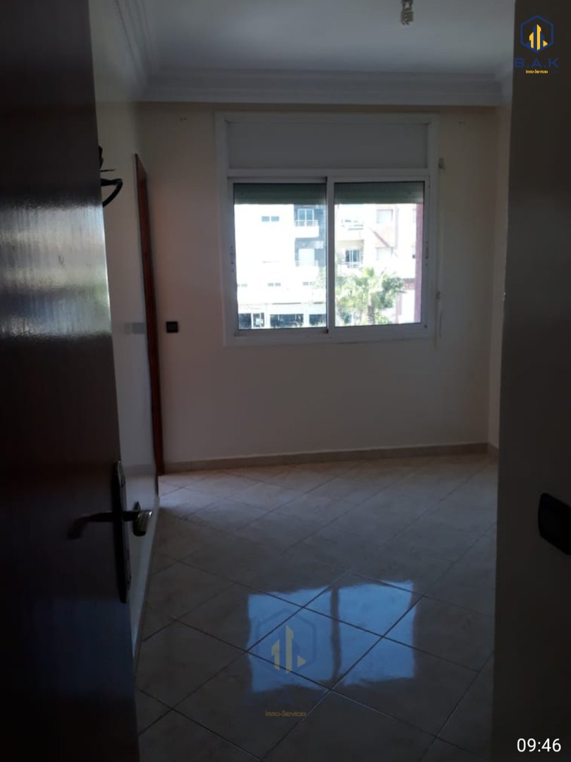 Apartamento en venta con balcón en el primer piso - Photo 2
