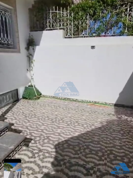 Villa for sale with terrace and three floors - Photo 11