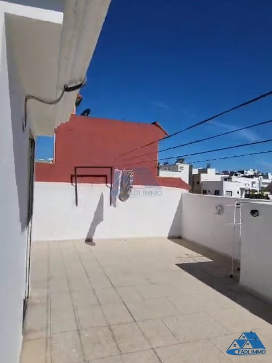 Villa for sale with terrace and three floors - Photo 16