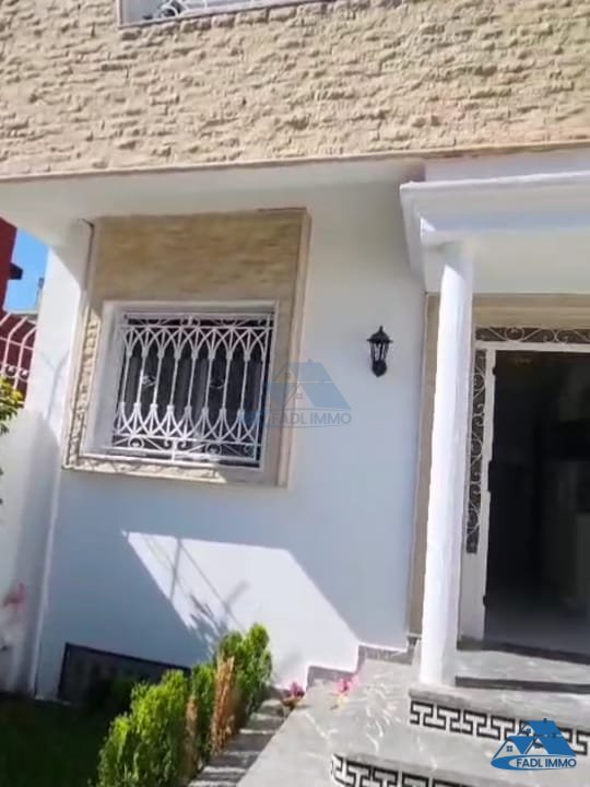 Villa for sale with terrace and three floors - Photo 1