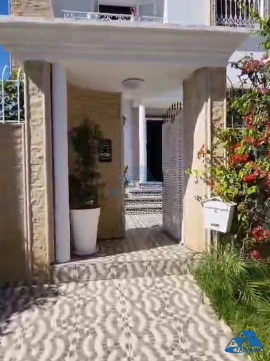 Villa for sale with terrace and three floors - Photo 10