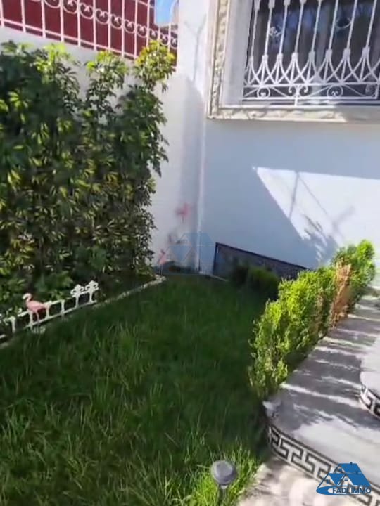 Villa for sale with terrace and three floors - Photo 12