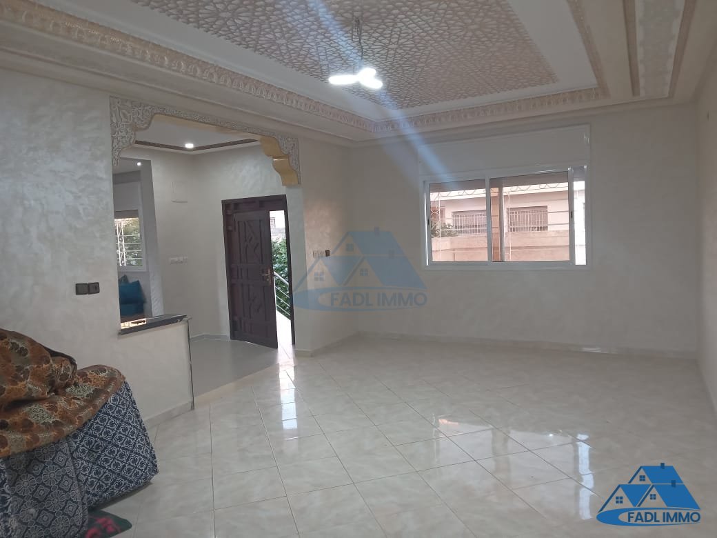 Villa à vendre avec terrasse et trois étages - Photo 17