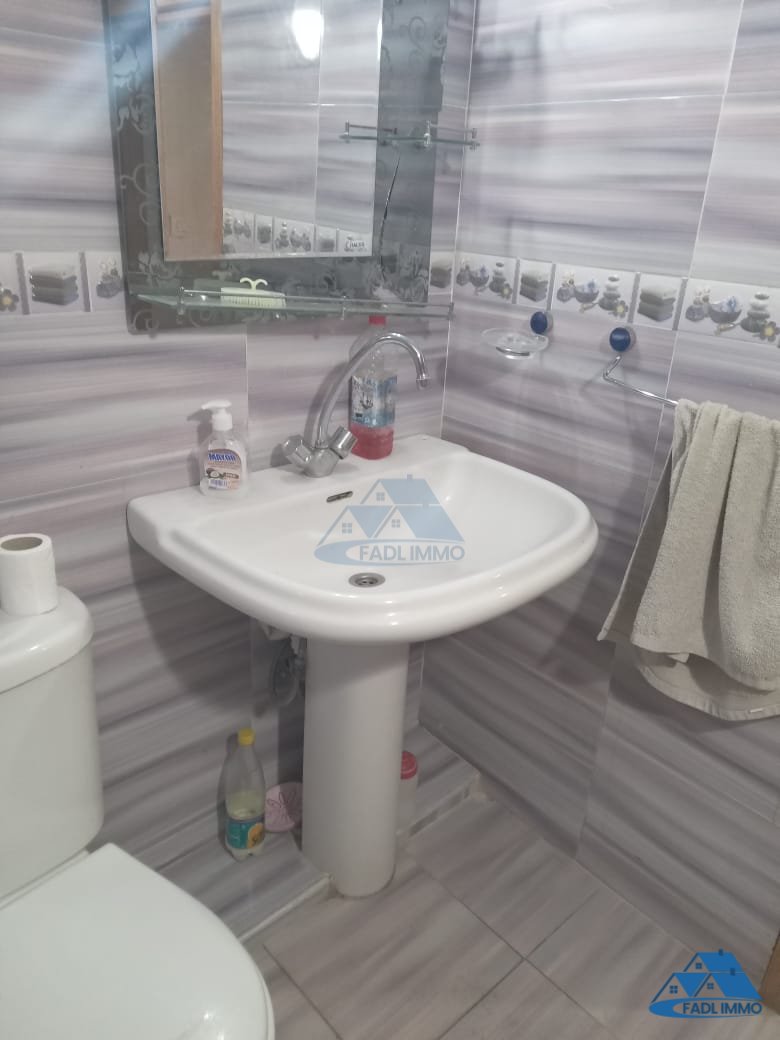 Villa à vendre avec terrasse et trois étages - Photo 11