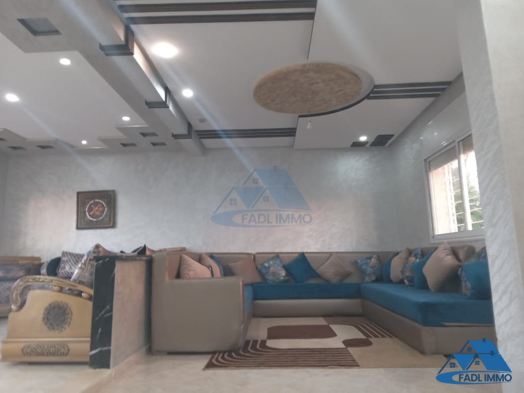 Villa à vendre avec terrasse et trois étages - Photo 2