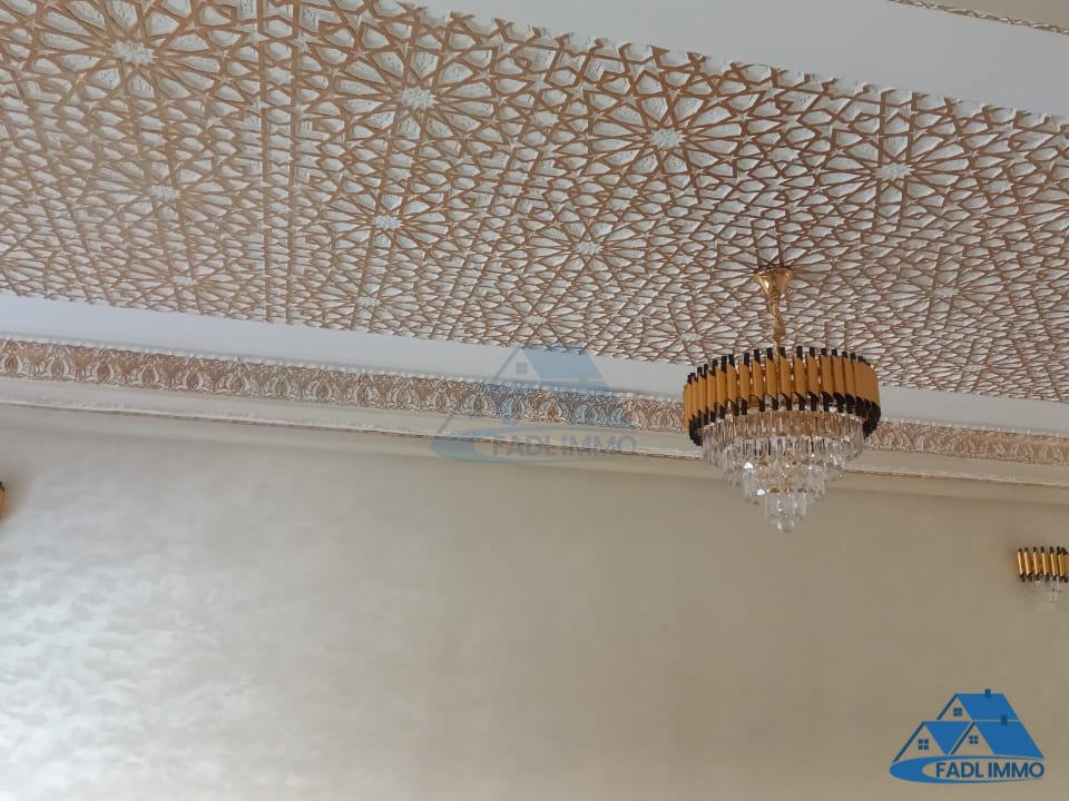 Villa à vendre avec terrasse et trois étages - Photo 6