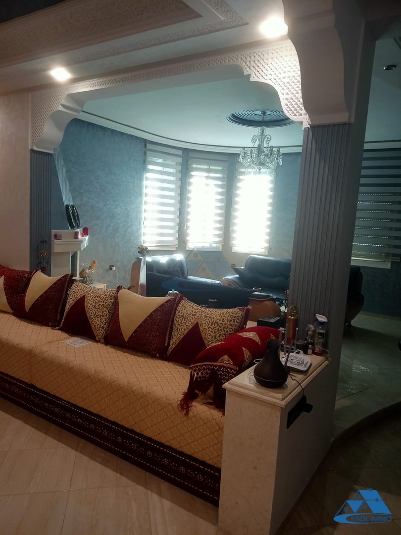 Villa à vendre avec terrasse et trois étages - Photo 5