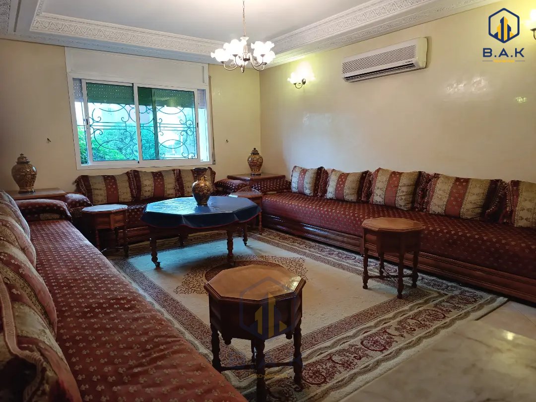 Apartamento en alquiler con balcón en el primer piso - Photo 2