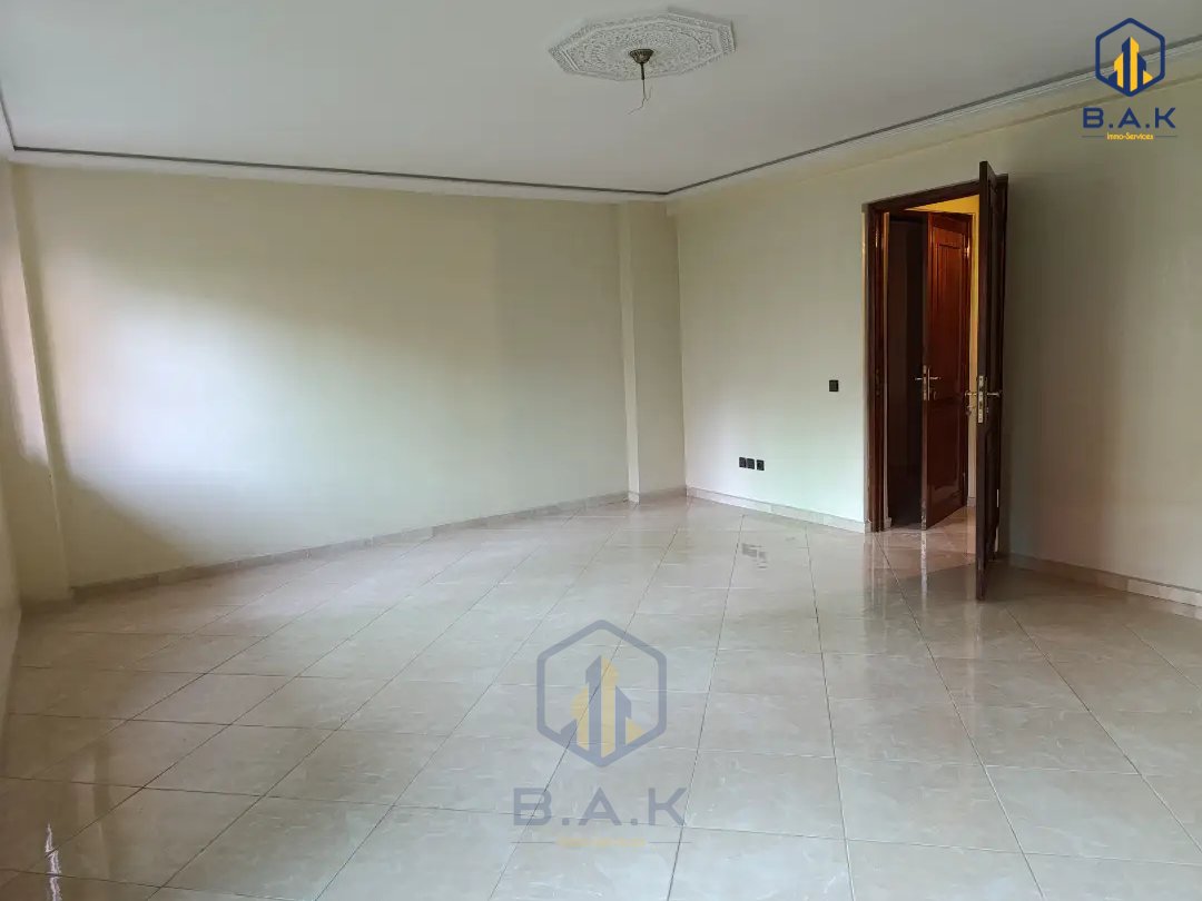Apartamento en alquiler con balcón en el primer piso - Photo 11