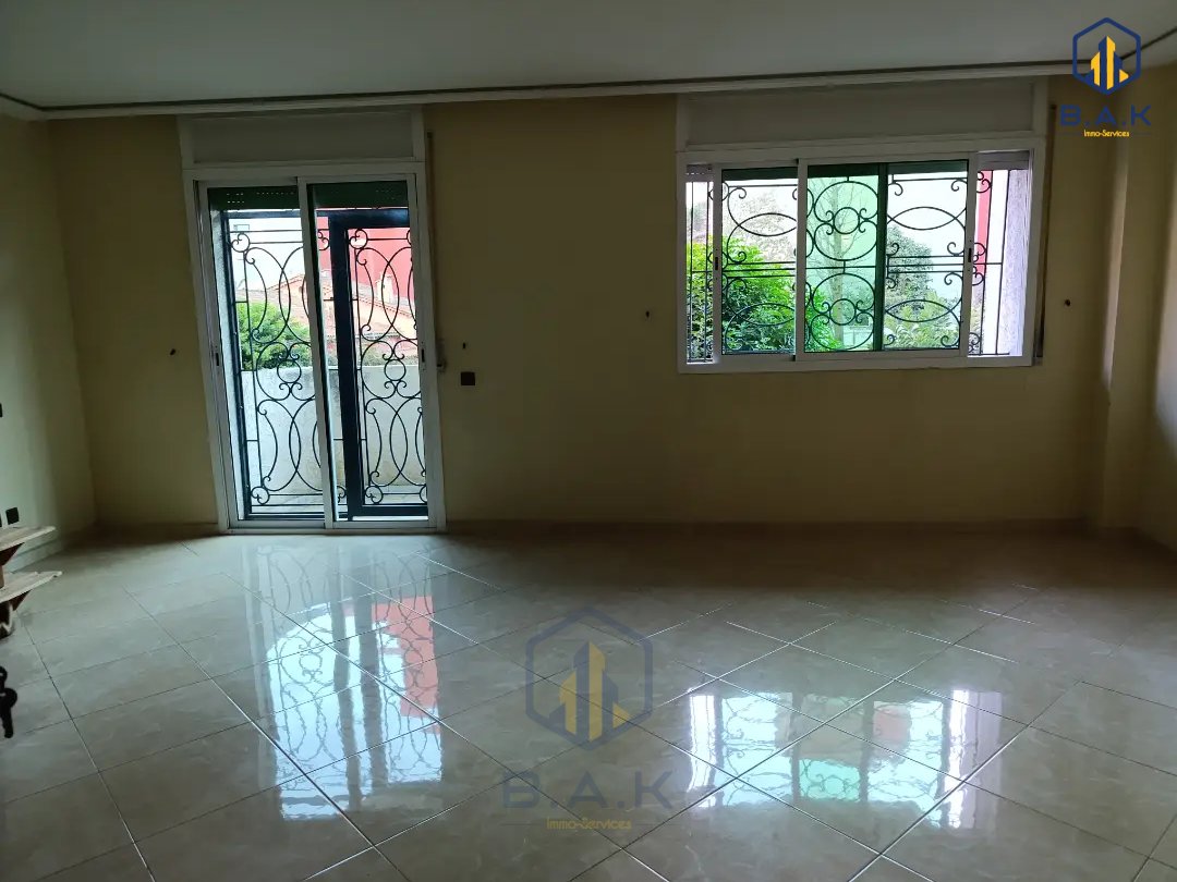 Apartamento en alquiler con balcón en el primer piso - Photo 9