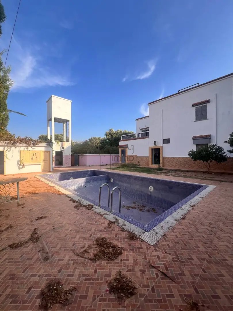 Villa for sale in Idaouguerd with pool - 4 bedrooms, 900 m². - Photo 27