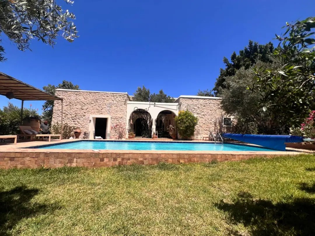 Villa en venta con piscina - Photo 1