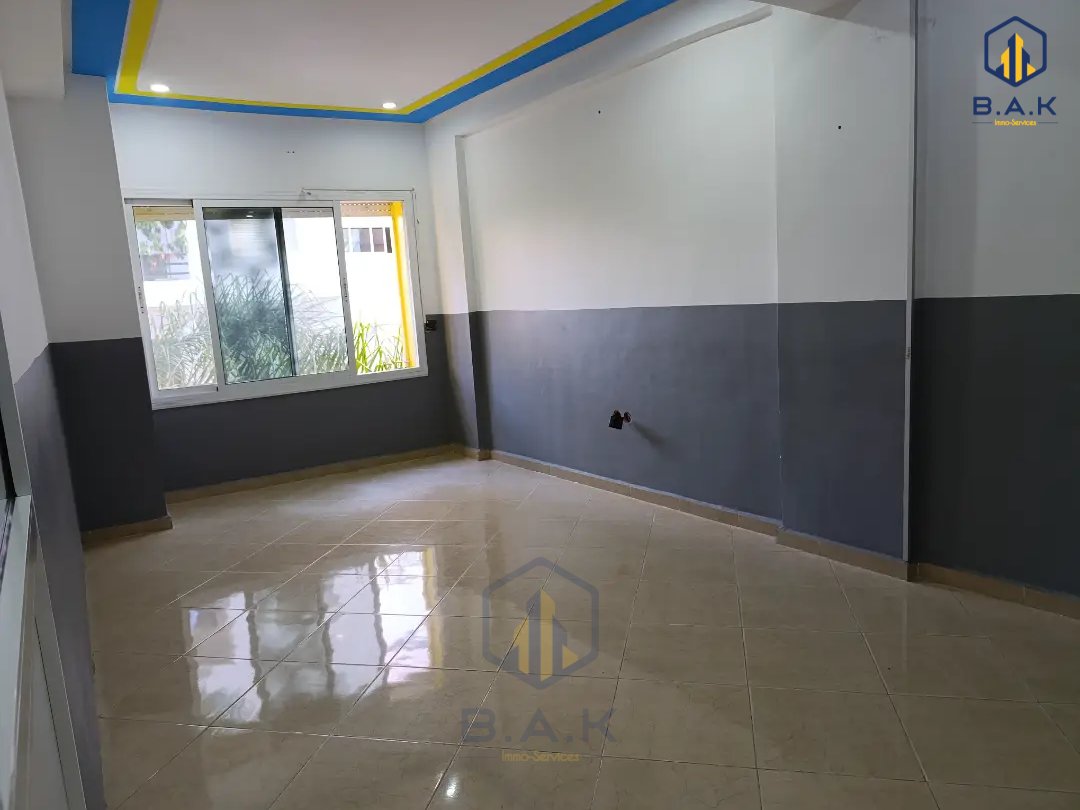 Oficina en alquiler con terraza en el primer piso - Photo 1