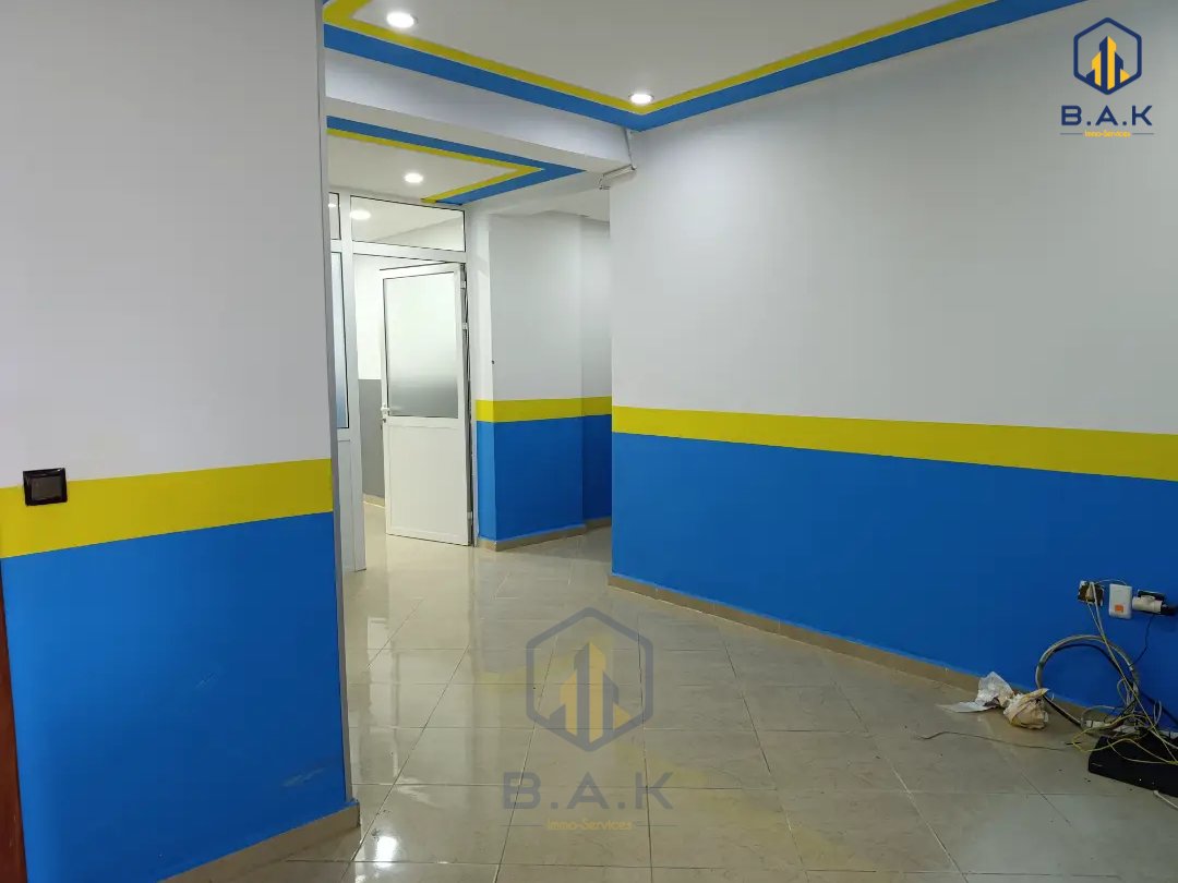 Oficina en alquiler con terraza en el primer piso - Photo 5