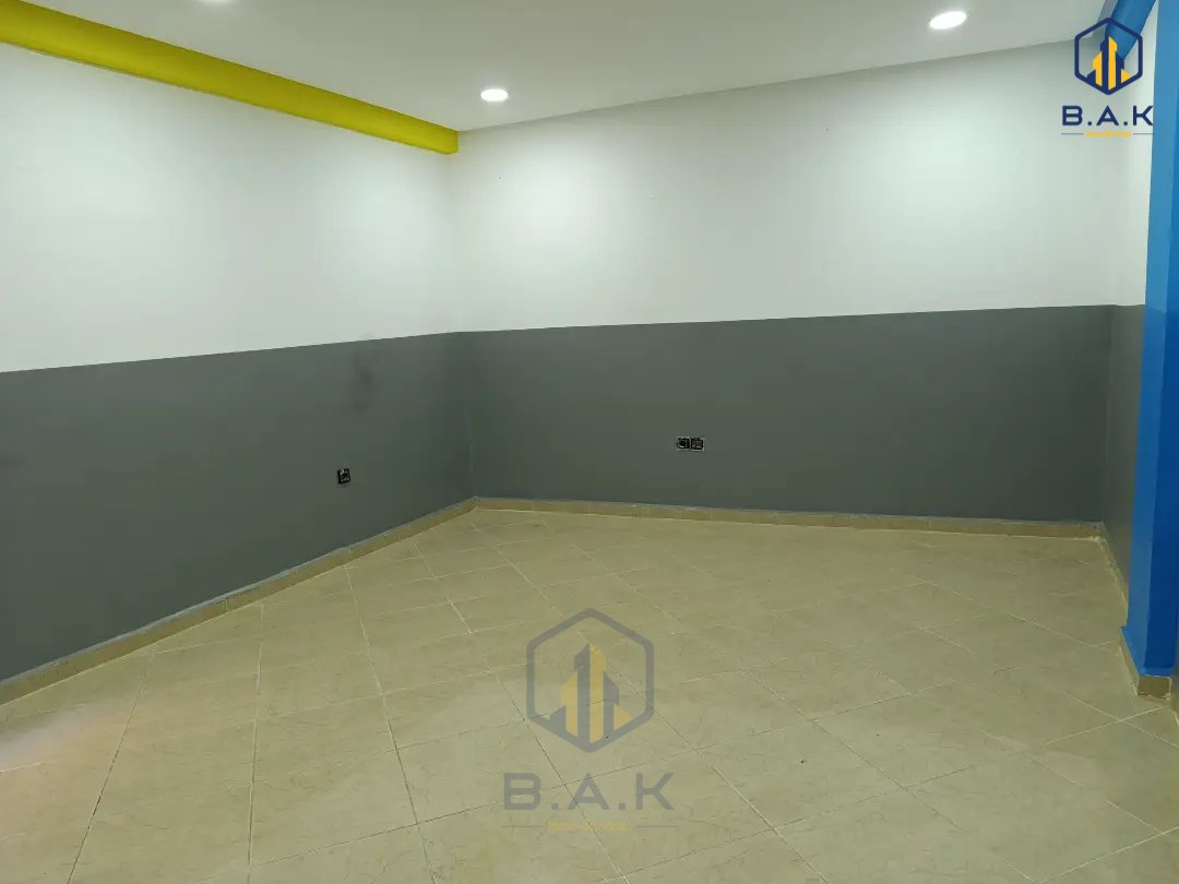 Oficina en alquiler con terraza en el primer piso - Photo 7