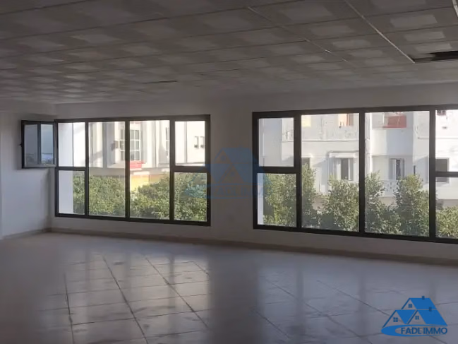 Bureau à louer avec parking au premier étage