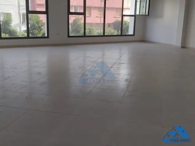 Oficina en alquiler con estacionamiento en el primer piso - Photo 13