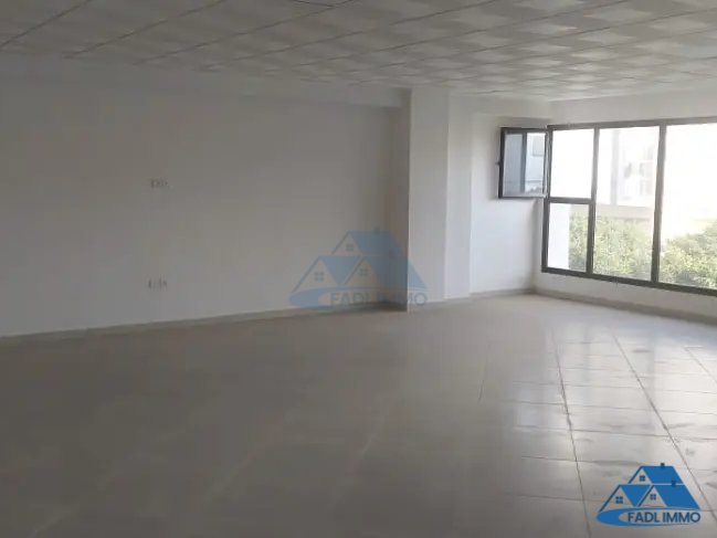 Bureau à louer avec parking au deuxième étage - Photo 8