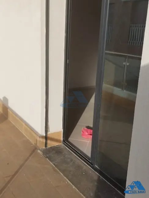 Bureau à louer avec terrasse au troisième étage - Photo 1