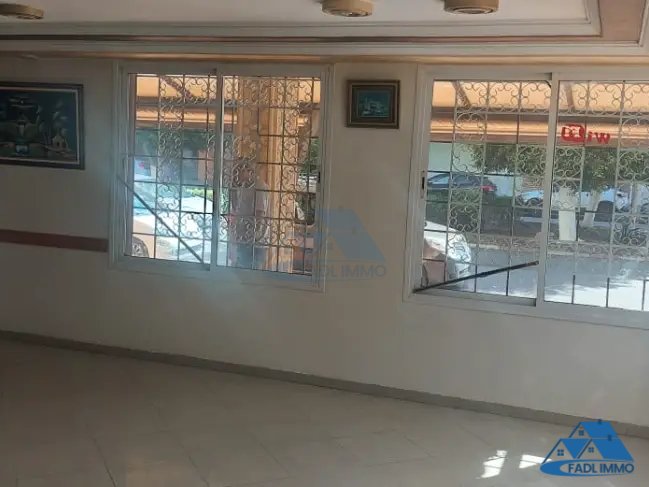 Local commercial à vendre avec terrasse - Photo 6