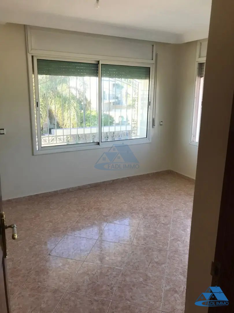 Villa à vendre avec terrasse et trois étages - Photo 5