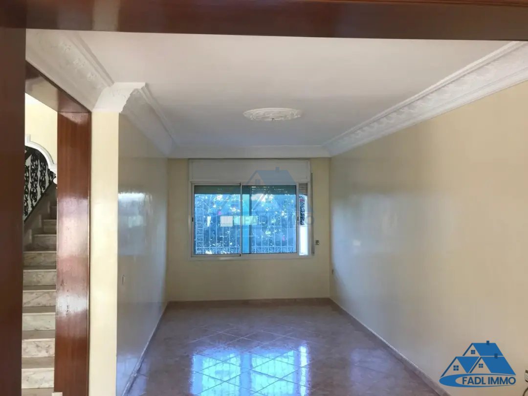 Villa à vendre avec terrasse et trois étages - Photo 2