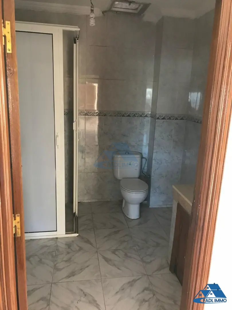 Villa à vendre avec terrasse et trois étages - Photo 12