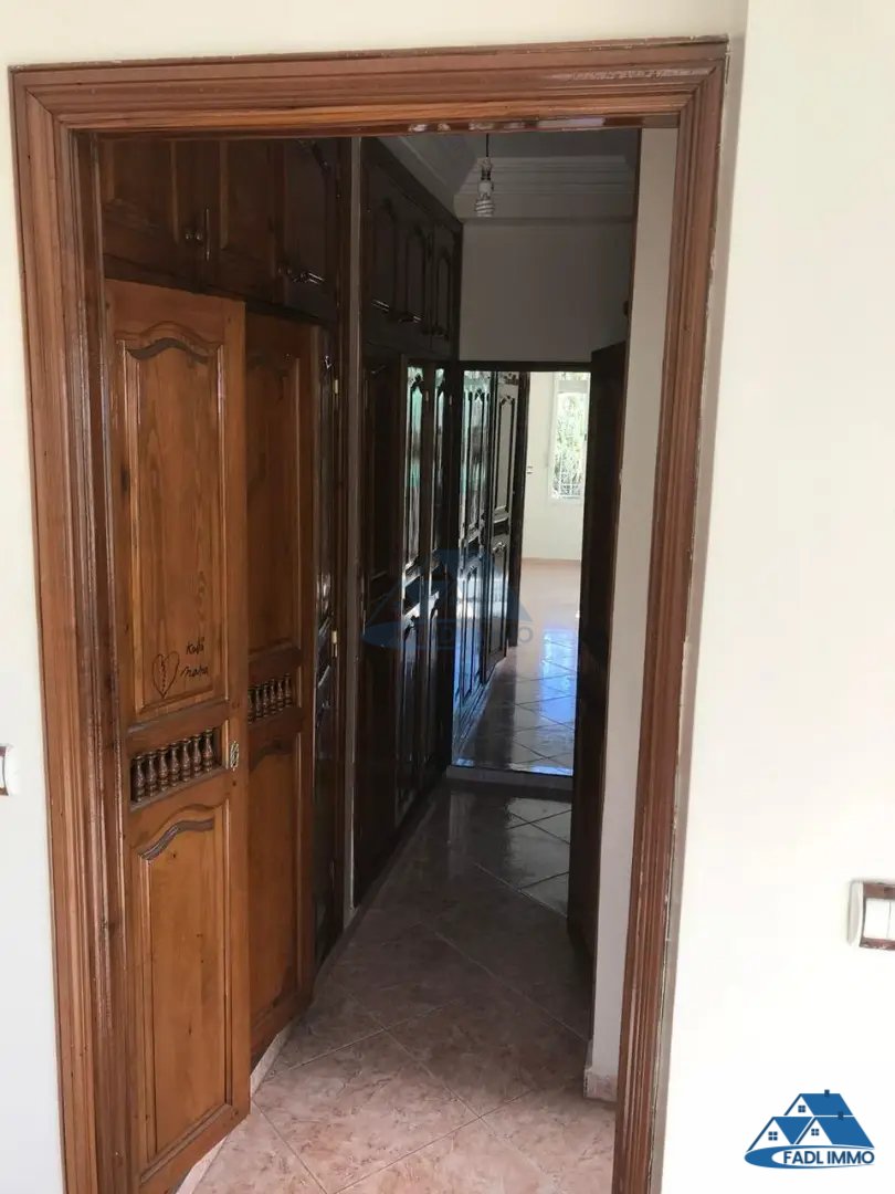 Villa à vendre avec terrasse et trois étages - Photo 9