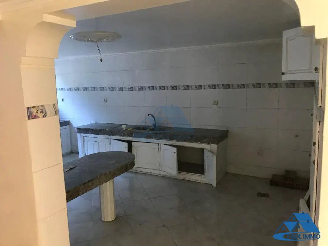 Villa à vendre avec terrasse et trois étages - Photo 11